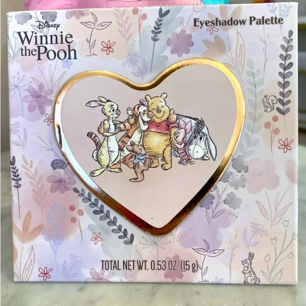 Disney Winnie The Pooh Heart Shaped Eyeshadow Palette With Mirror 12 Colors NEW